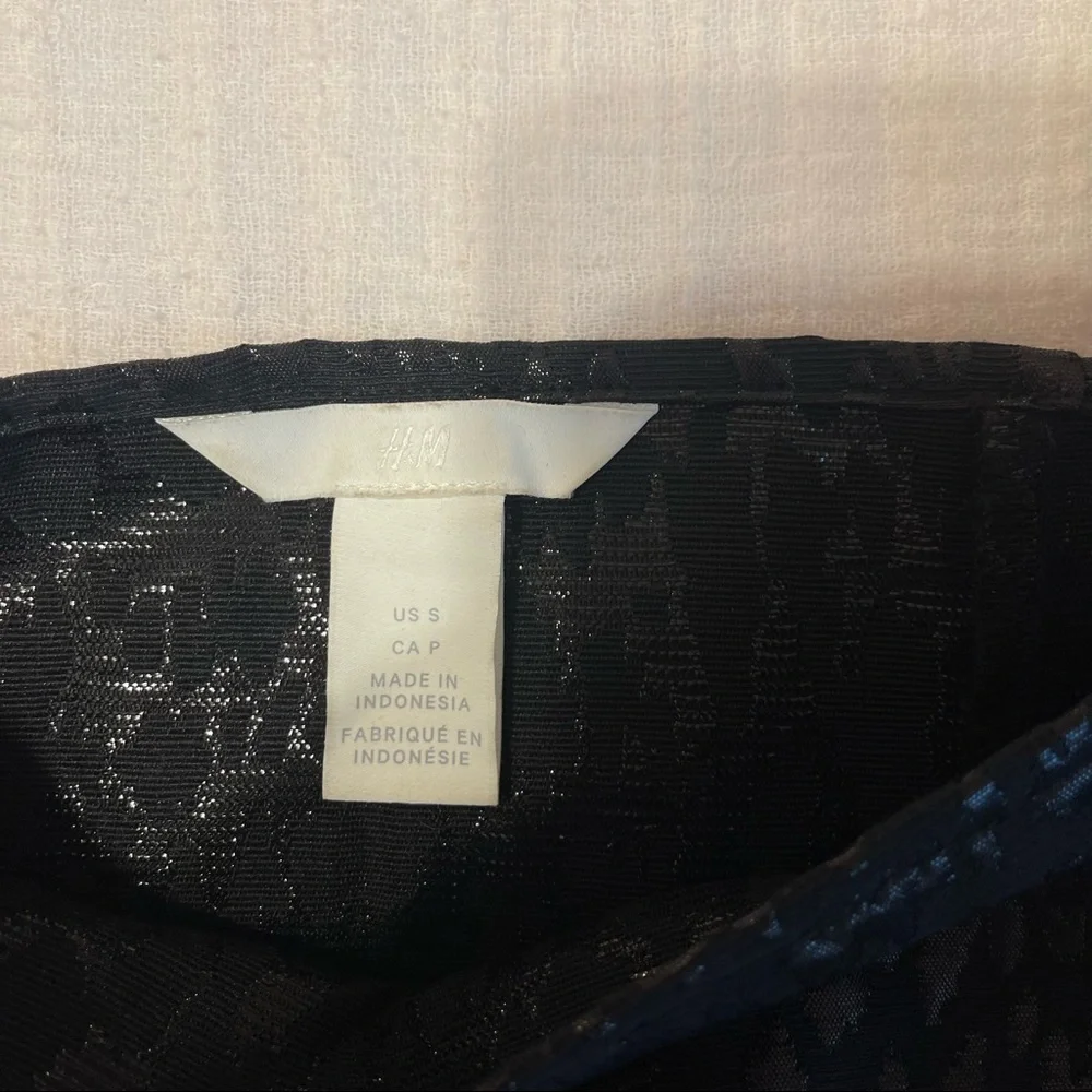H&M Puff Sleeve Square Neck Shimmer Top - Picture 6 of 7